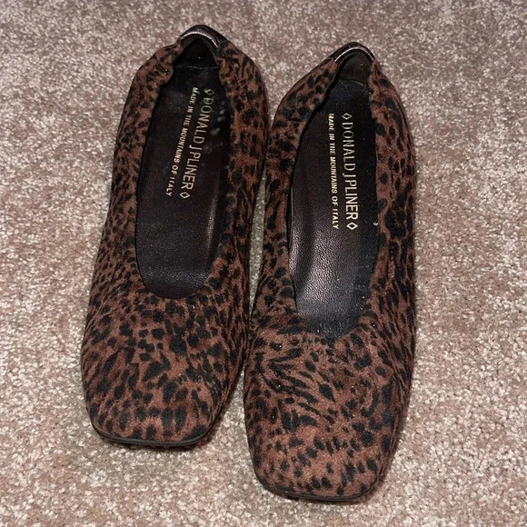 Donald J. Pliner | Arlie Leopard Print Suede Square Toe Elastic Ballet Flats 6M - Picture 2 of 7